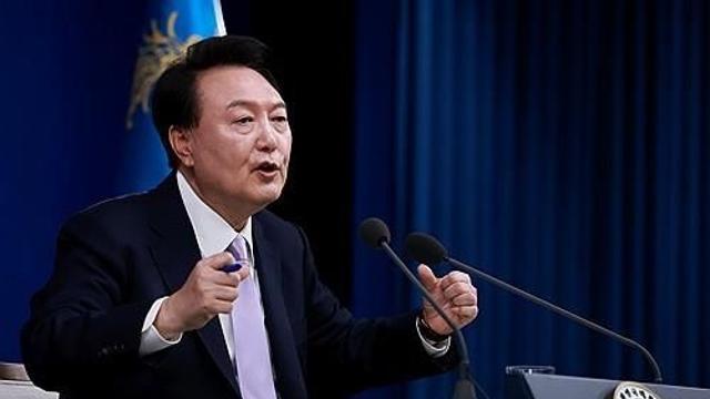 尹대통령 부부, 개인 휴대전화 교체…기존 폰 사용 중단(종합)