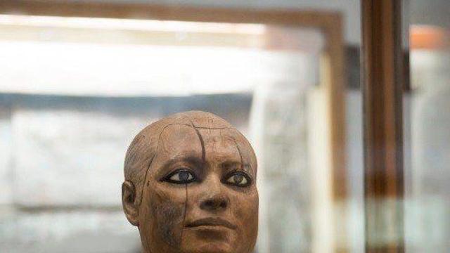 기원전 2500년경에 만들어진 어느 조각상