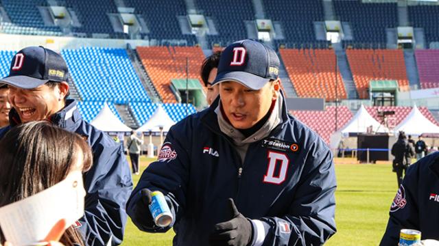 국민타자 '국민캔커피 2000개' 깜짝 선물했다…