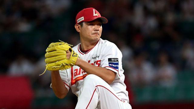 ‘총액 25억 원 잔류’ SSG와 3년 동행 선택한 노경은, 역대 최초 100승·100홀드 기록도 노려