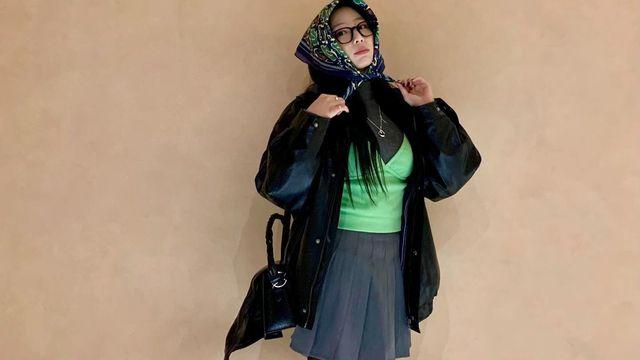 예원, 미니스커트와 스타킹으로 완성한 ‘다리 미인’의 매력