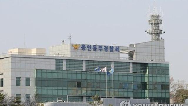 흉기로 부친 살해하고 자수한 50대 구속