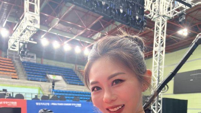 당구여제 김가영, 초록 니트와&업스타일 헤어로 완성한 세련미