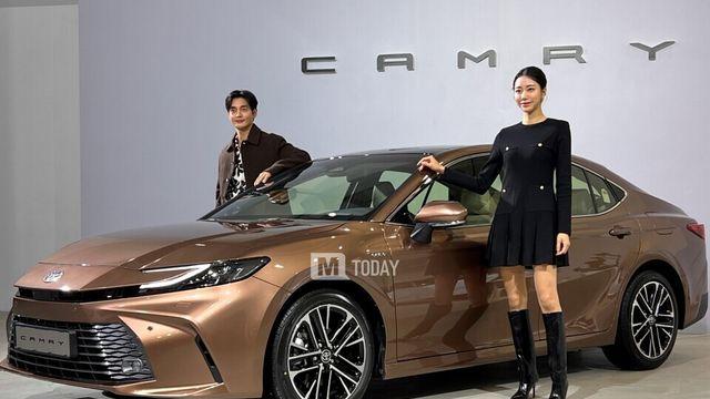 토요타와 기아의 중형 세단 맞대결...캠리 VS K8 하이브리드