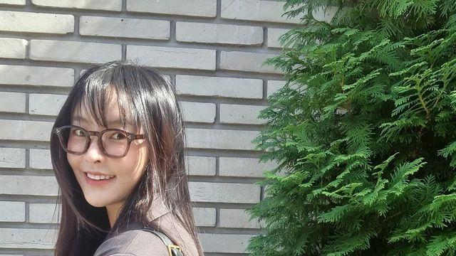 정유미, 오버핏 재킷+빈티지 안경으로 완성한 '긱시크' 스타일링