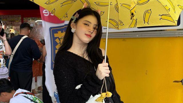 한소희, 귀여운 디테일로 완성한 캐주얼룩…‘옐로우’ 포인트 눈길