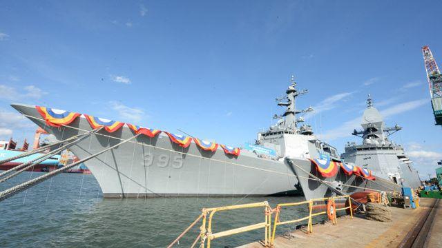 해군 최대 전투함 '정조대왕함' 출항…이지스·SM-3 탑재, 北 미사일 요격