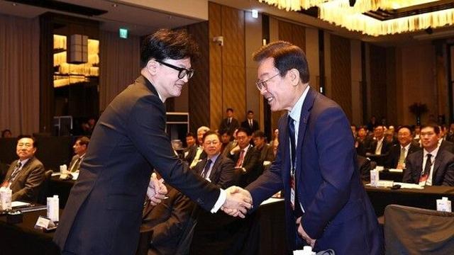 [조원C&I] 차기 대권주자, 이재명 43.8%·한동훈 17.2%.. 사법리스크에도 이재명 모든 지역·연령서 1위