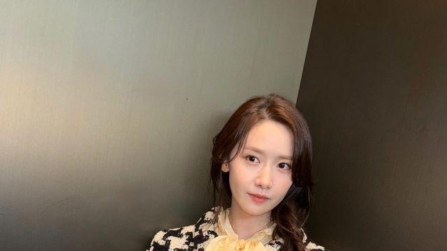윤아, 인형 같이 이쁘네…활짝 핀 꽃미모 [DA★]