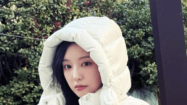 [포토] 김지원, 패딩속에서도 터지는 눈부신 미모