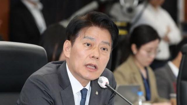 與 당원 게시판 논란에…한민수 “국민 한 사람으로 부끄러워”