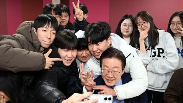 [이슈]사법리스크 고비 넘긴 이재명, 민생 행보 박차…중도 확장 나선다