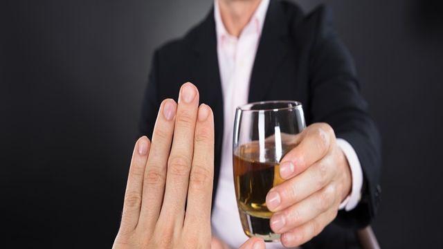 “영업맨인데 술 못한다고?” 권고사직 통보 논란