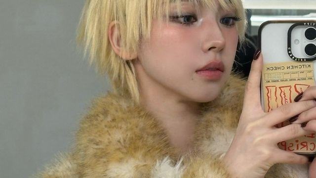 카리나, '겨울 여신'의 눈부신 패션…낭만 가득한 홀리데이 무드