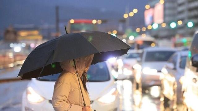 [날씨] 오늘 눈 폭탄 이어 기습 한파…빙판길·살얼음 조심