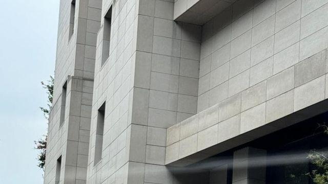 건물 외관에 땟국물 질질 흐르는 이유 