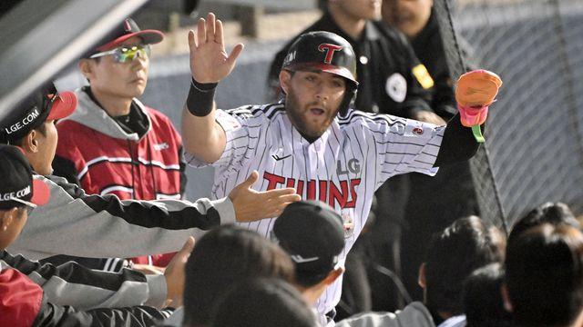 LG 새역사→3번째 동행…오스틴 감사 인사 