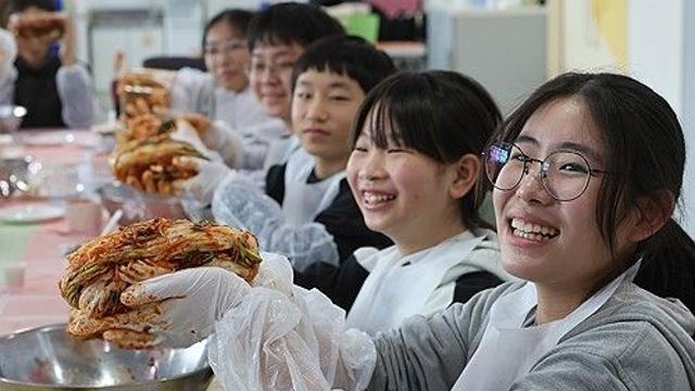 안 먹어서, 비싸서…늘어나는 '김장 졸업'