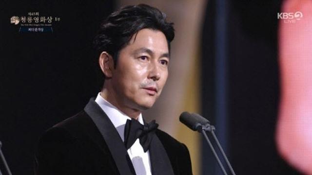 정우성,  ‘혼외자 논란’ 닷새 만에 고개 숙였다…여론 돌아설까 [왓IS]