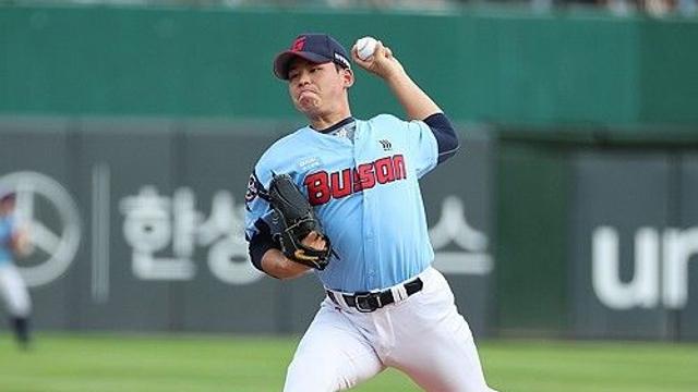 프로야구 롯데 김진욱, 팔꿈치 부상으로 상무 입대 철회