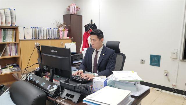 [인터뷰] 박상현 군포시의원 “청년 정책, 사각지대 해소가 우선입니다”