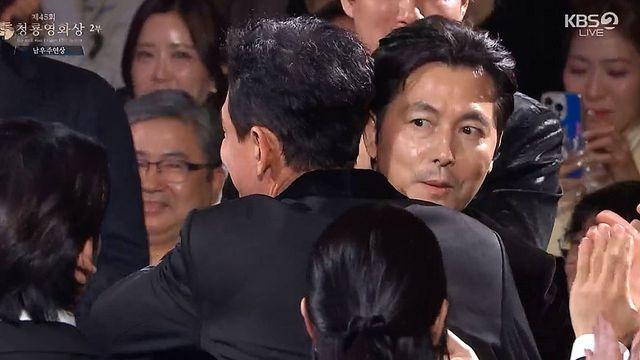 [포토] 남우주연상은 황정민... 정우성 