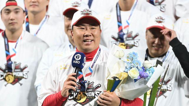 이범호 KIA 감독, 체육기자들이 뽑은 '올해의 지도자상'…'올해의 선수'는 김우민