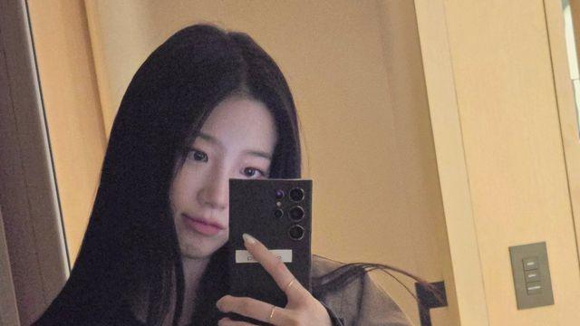 르세라핌 카즈하, 크롭탑+오버사이즈 재킷으로 완성한 '힙한 매력'