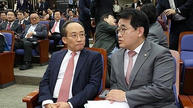 與 