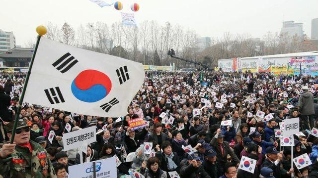 이명박·박근혜가 키운 '아스팔트 우파', 현정부 언론장악 전위대 노릇..