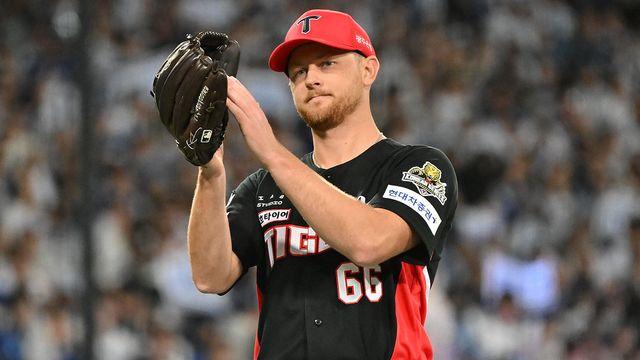 2연패 노리는 KIA, 라우어와 결별...KT도 'LG 킬러' 벤자민 보류선수 명단 제외