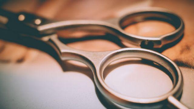 자기 논문 똑바로 안 썼다고…가위로 남친 찌른 20대 女