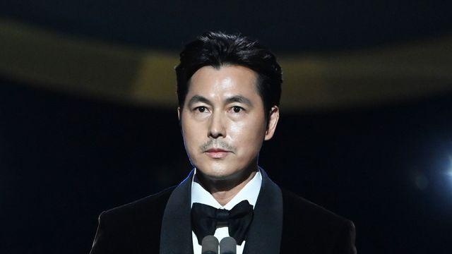 정우성, 정면돌파 택했다 '아버지로써 책임 다 할 것'…배우들 쏟아진 '응원'[청룡영화상]..