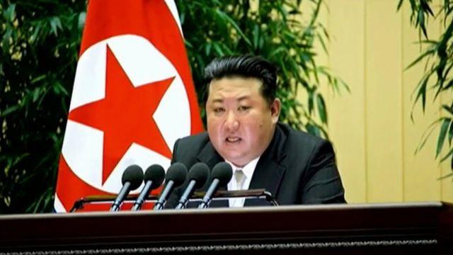 김정은, 러시아 국방장관 만나… 