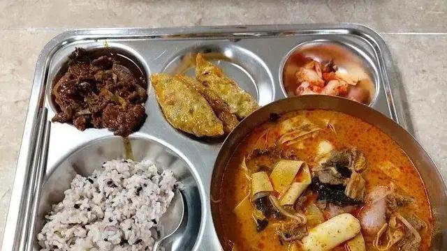 요즘 초중고 급식에 마라탕 괜찮다는 사람들 이유.txt..