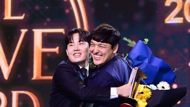 임찬규-박동원, ‘안아줄께’