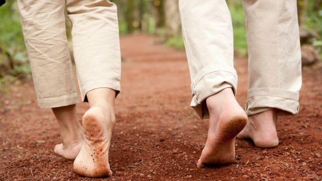 [헬스코칭⑪] 관절염 치료에 효과적인 맨발 걷기, 당뇨병·족저근막염에 '독'
