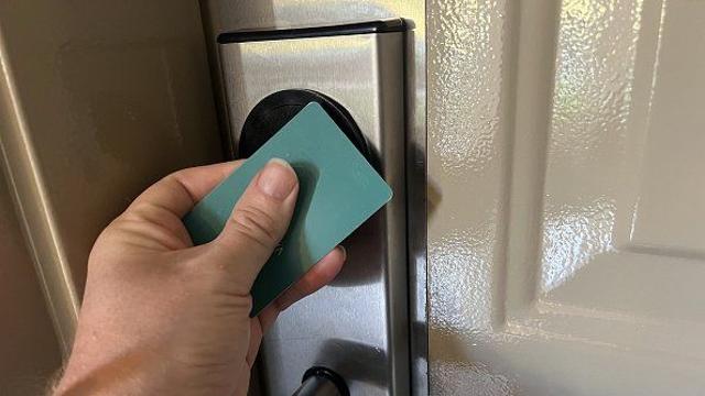 호텔 무료 숙박하려고…죽은 바퀴벌레 놓아둔 철없는 20대 청년 체포