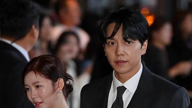 이다인, ♥이승기 '대가족' 시사회 참석…삭발 비주얼에 