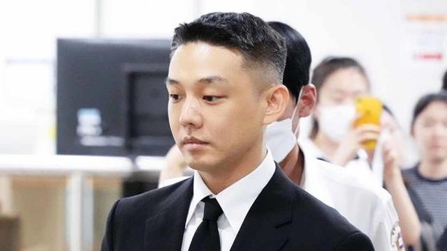 구치소에 갇혀 있는 유아인이 재산을 급히 처분 중이란 소식이 전해졌다