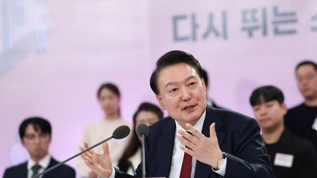 전통시장 DJ 된 尹, 상인들에 