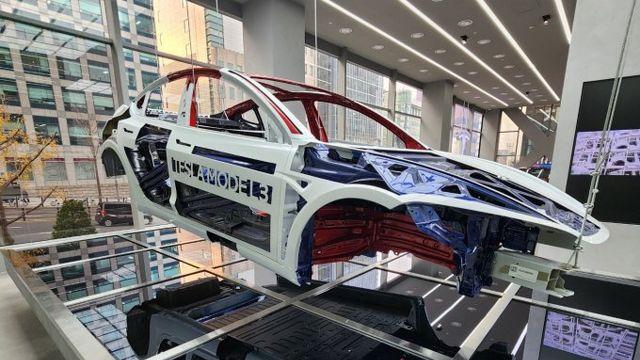 테슬라, 강남 수입차 사거리에 매장 열고 본격 경쟁