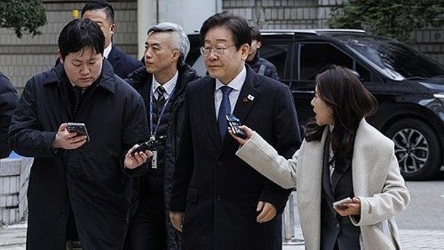 이재명, 위증교사 무죄 후 첫 대장동 재판…침묵 출석