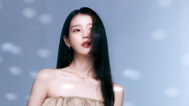 [★화보] 아이유, 홀리데이 시즌 맞아 화려한 변신