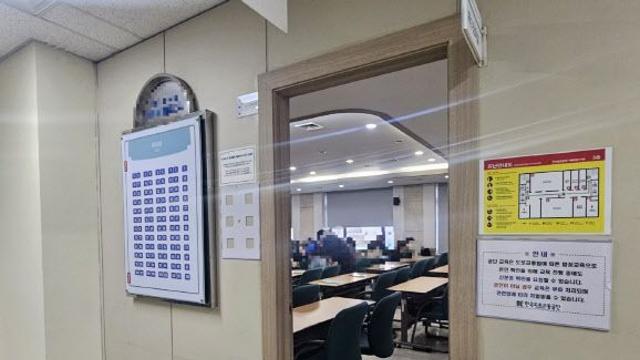 졸고, 휴대전화 보고…`시간 때우기 전락` 음주운전 교육 현장[르포]