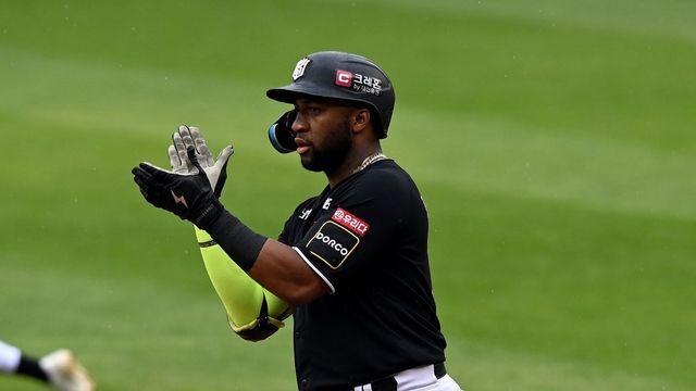 ‘6각형? 타격왕? 202안타?’ 외야수 GG 경쟁에 쏠리는 시선