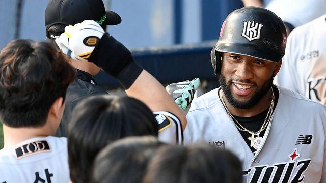 '미국-일본 아니다!' KT, 로하스와 '180만 달러' 재계약…'쿠에바스·헤이수스'까지 외인 구성 완료 [공식발표]