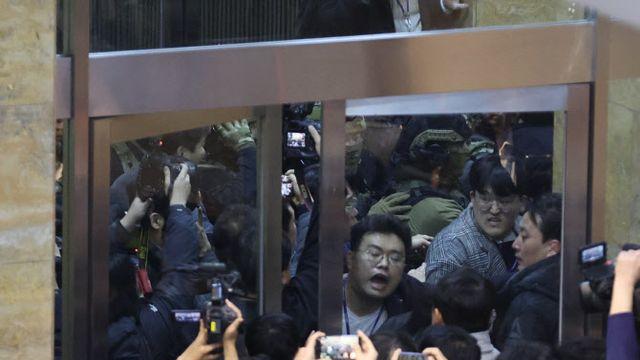 헌정사상 8번째 계엄…