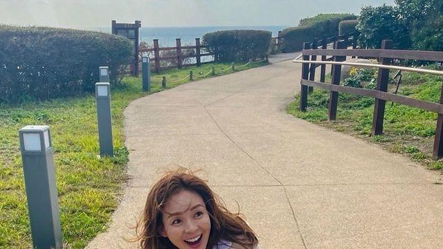 '추성훈♥' 야노 시호, 가을 감성을 담은 자연 속에서의 자유로운 한 컷