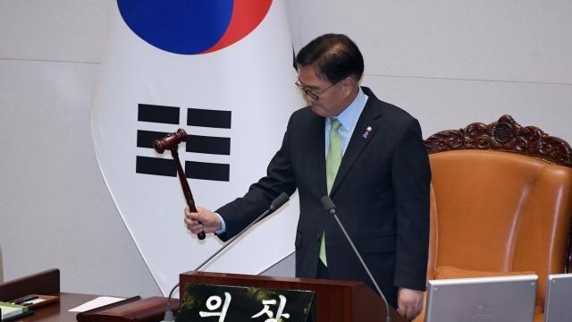 [비상계엄 후폭풍] 尹·김용현 탄핵소추안 국회 본회의 보고...이르면 6일 표결